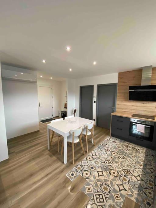 Appartement Climatise Charmes  Exterior photo